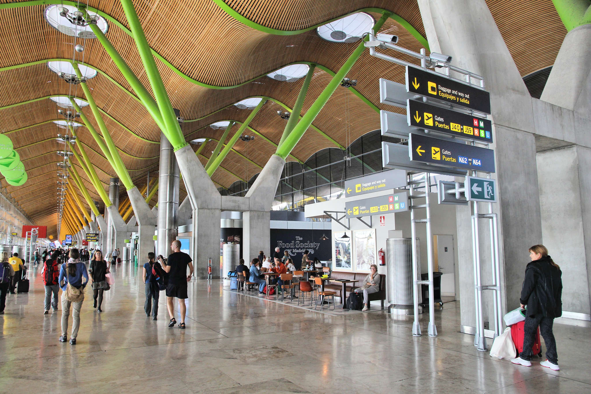 Proceso Oceano suelo Aeropuerto Internacional Adolfo Suárez Madrid-Barajas (MAD) - Conoce cómo  llegar a Madrid en avión - Conociendo🌎